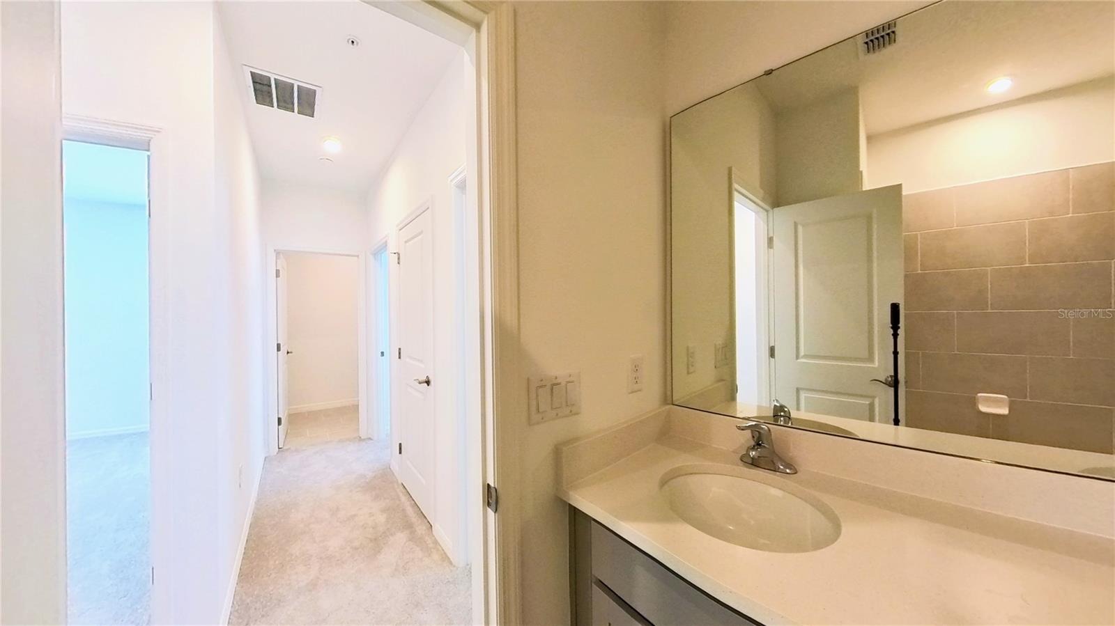 566 ORIENT AVE, DEBARY, FL, 32713