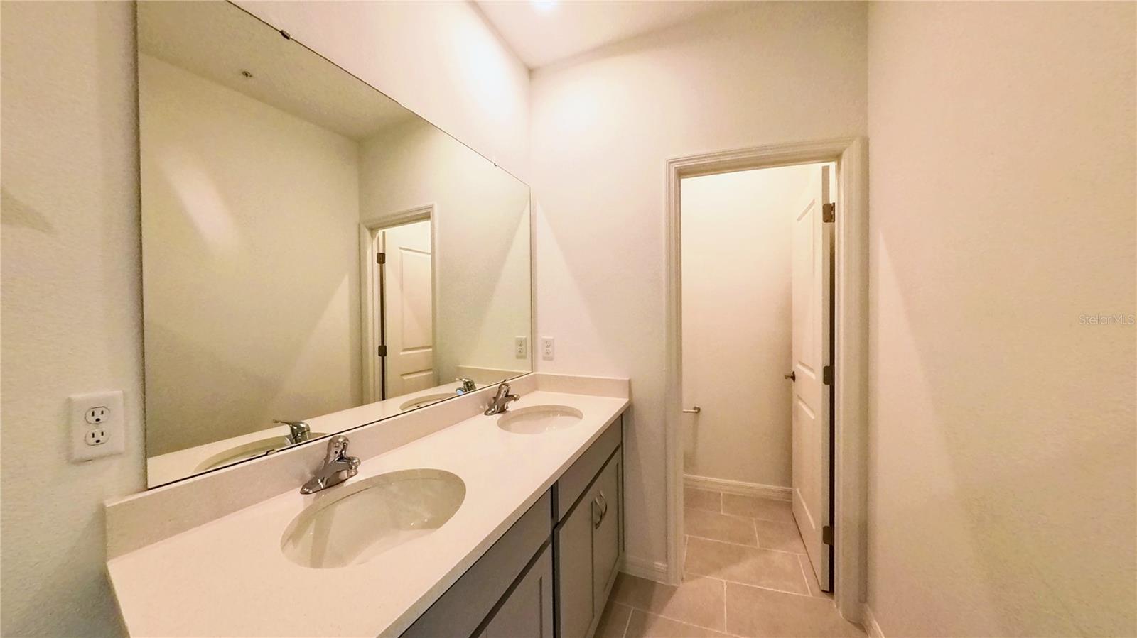 566 ORIENT AVE, DEBARY, FL, 32713