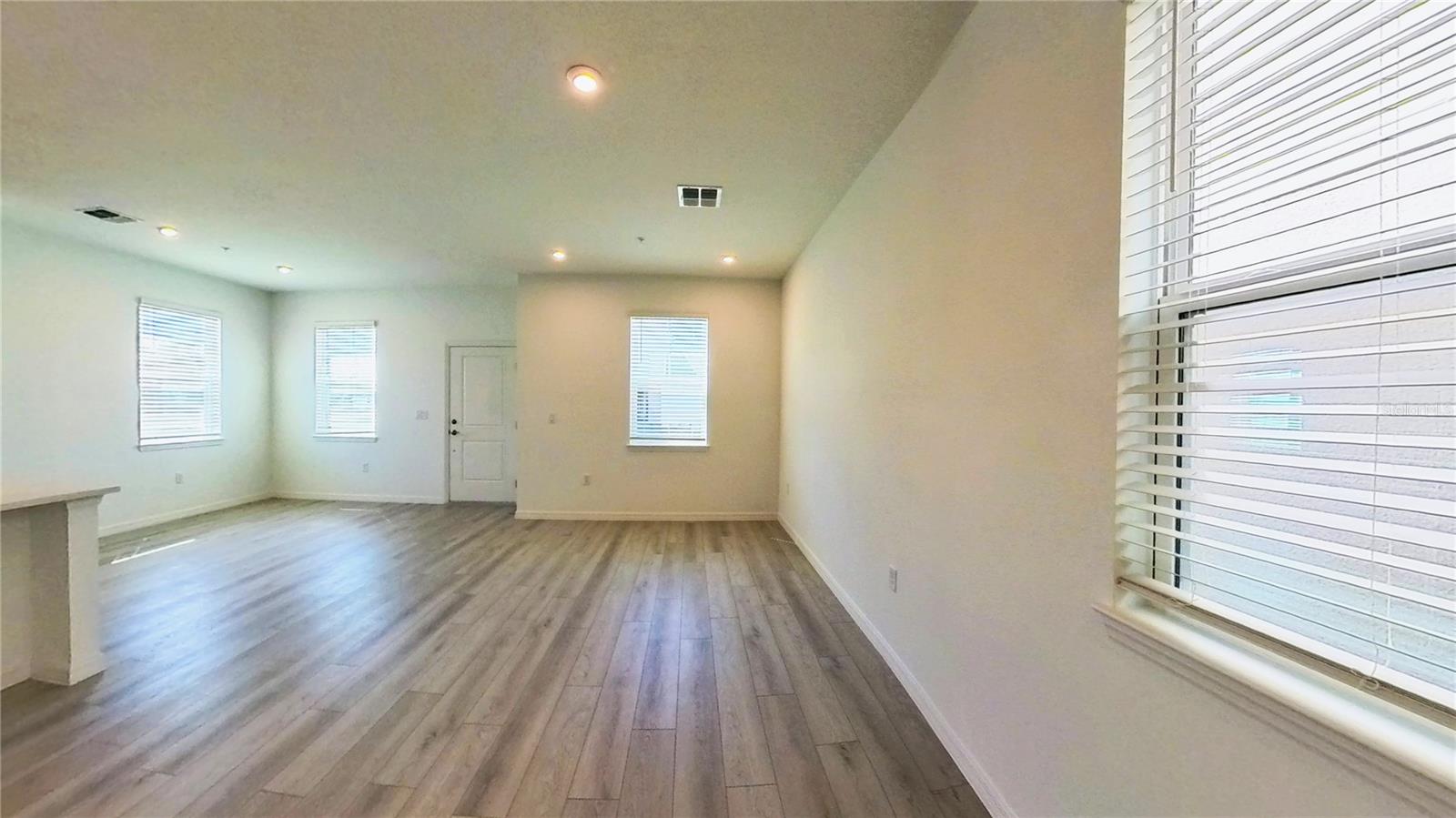 566 ORIENT AVE, DEBARY, FL, 32713
