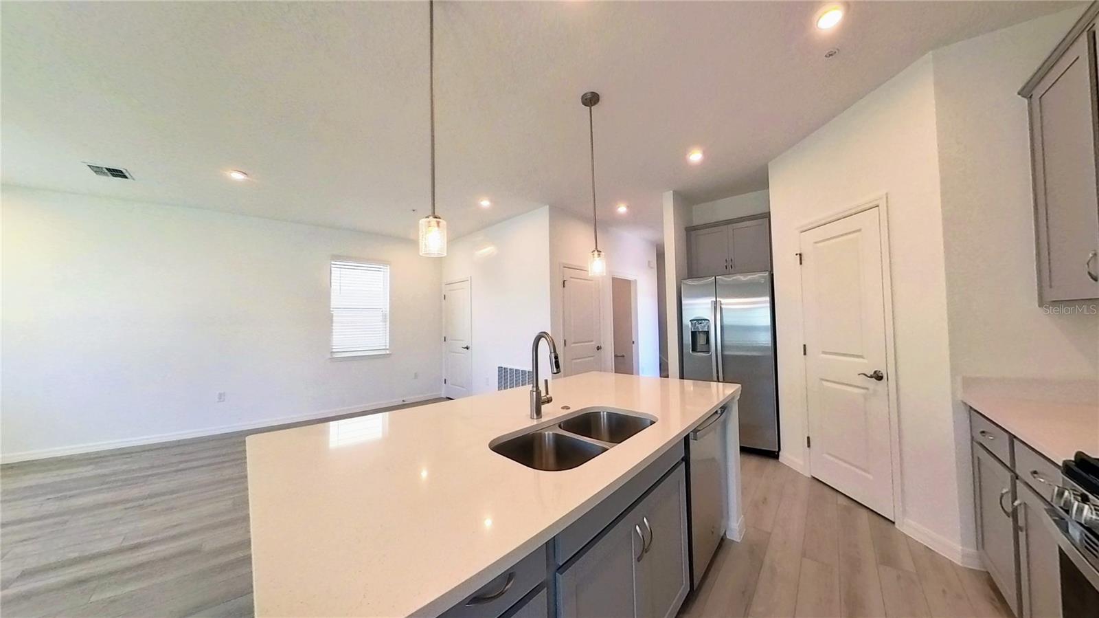 566 ORIENT AVE, DEBARY, FL, 32713