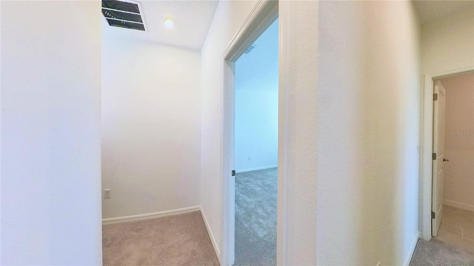 566 ORIENT AVE, DEBARY, FL, 32713