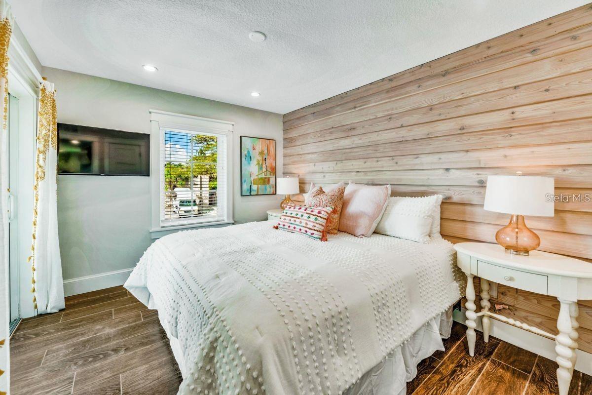 336 AVENIDA DE MAYO, SARASOTA, FL, 34242