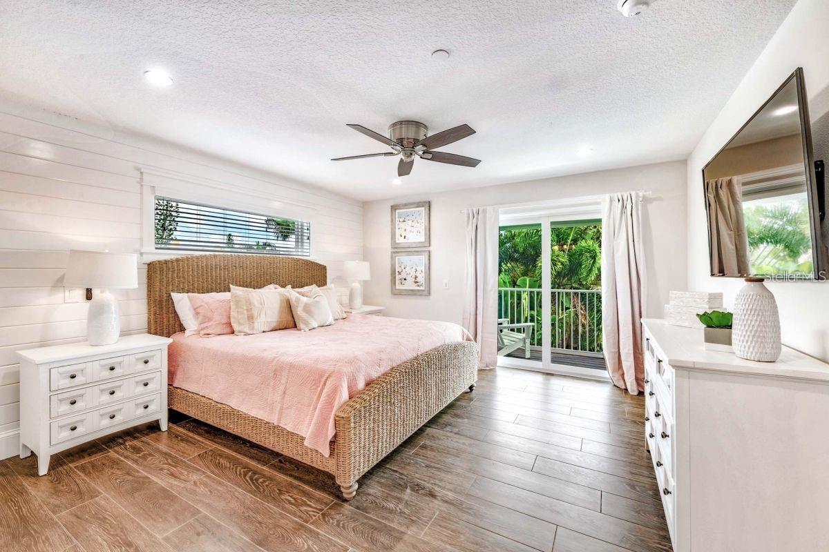 336 AVENIDA DE MAYO, SARASOTA, FL, 34242