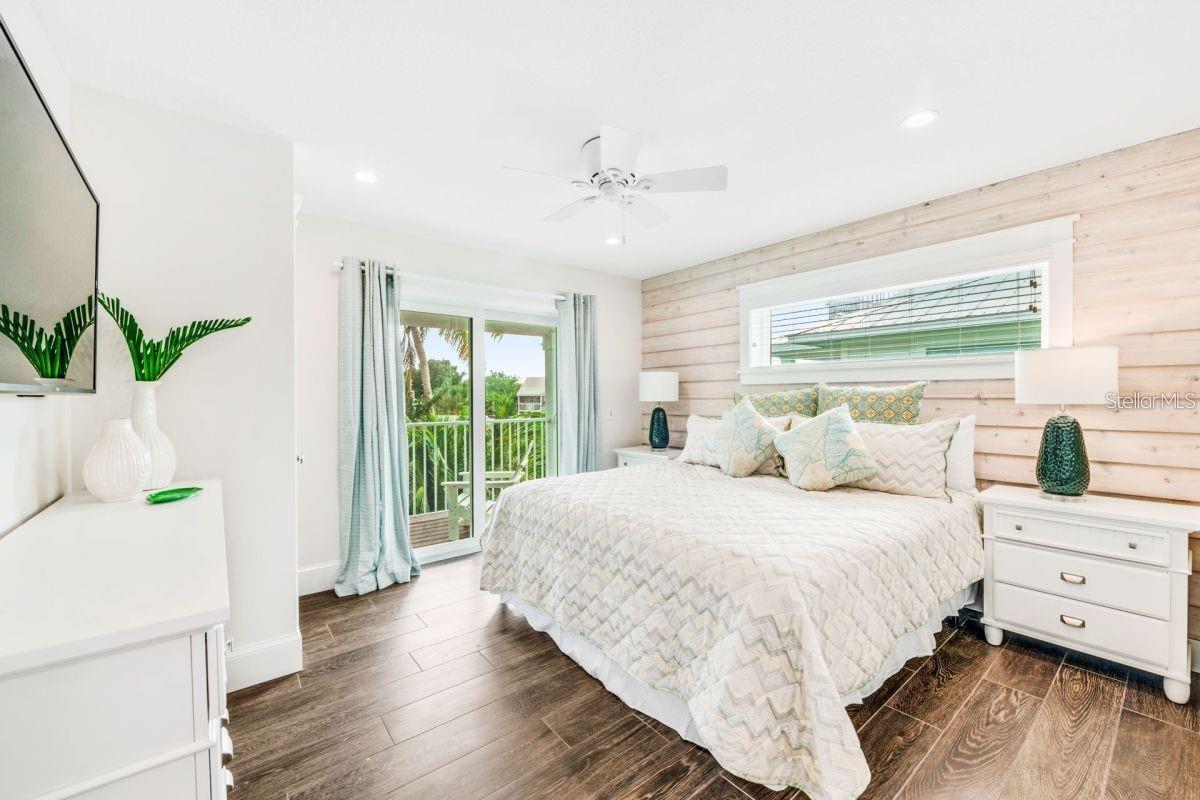 336 AVENIDA DE MAYO, SARASOTA, FL, 34242