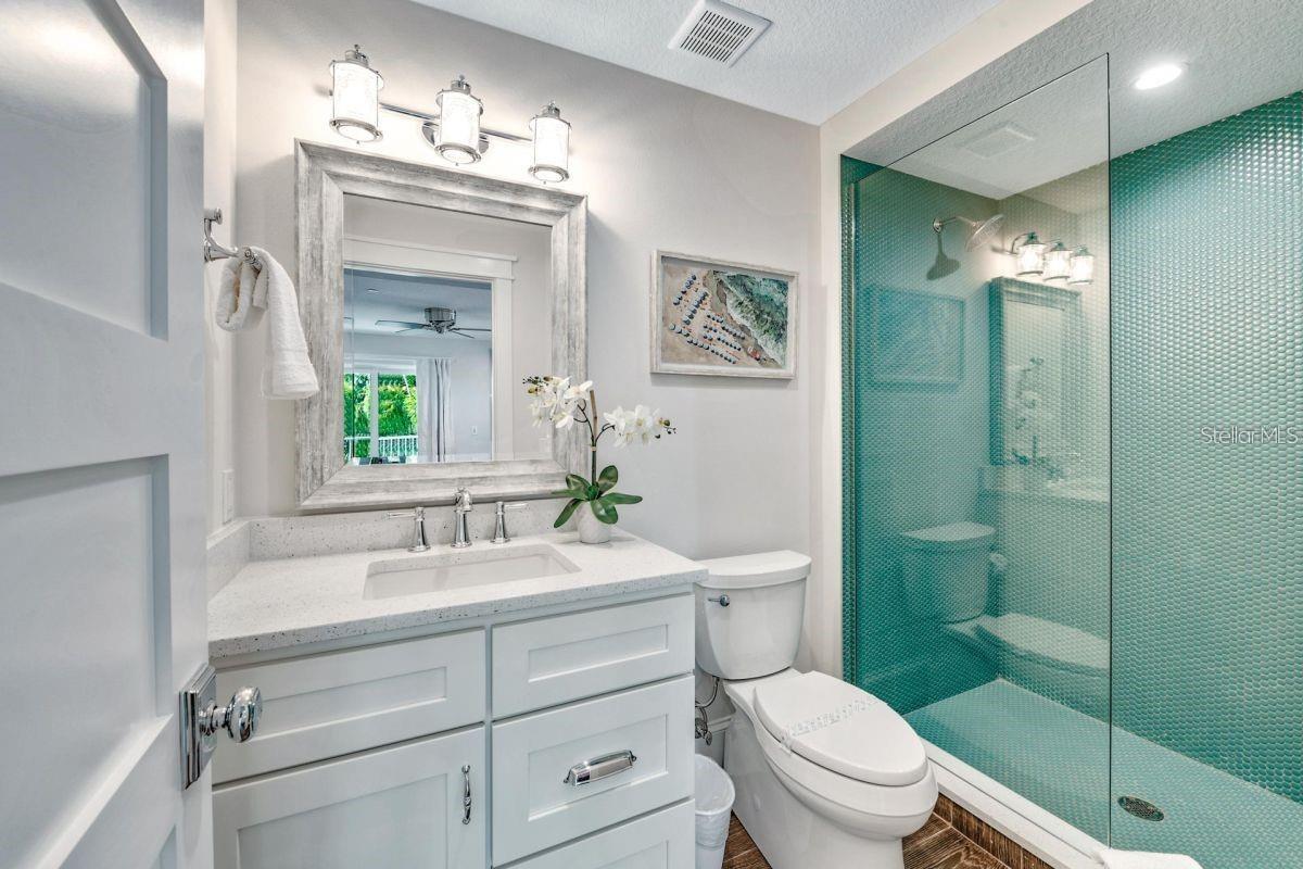 336 AVENIDA DE MAYO, SARASOTA, FL, 34242