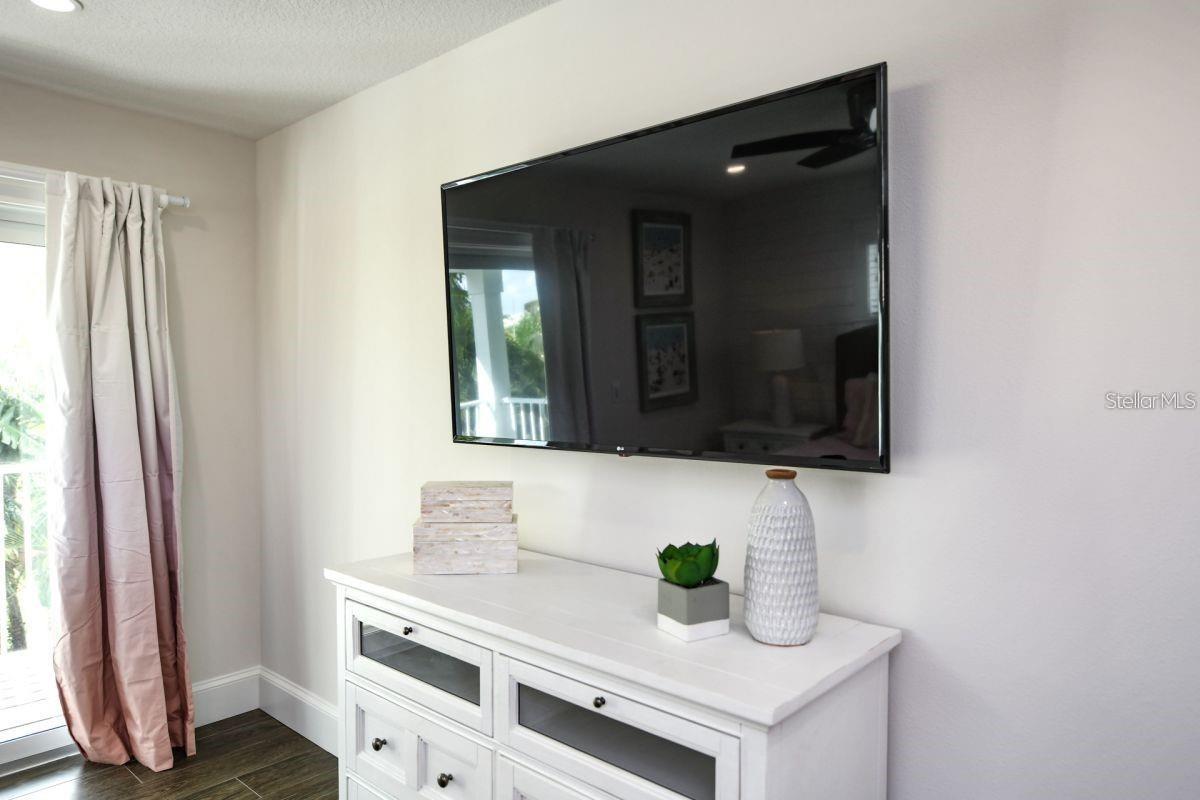 336 AVENIDA DE MAYO, SARASOTA, FL, 34242