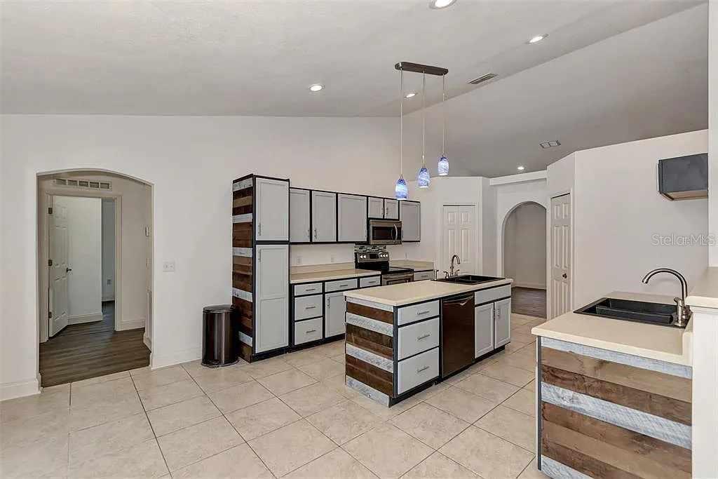 9295 MELODY CIR, PORT CHARLOTTE, FL, 33981