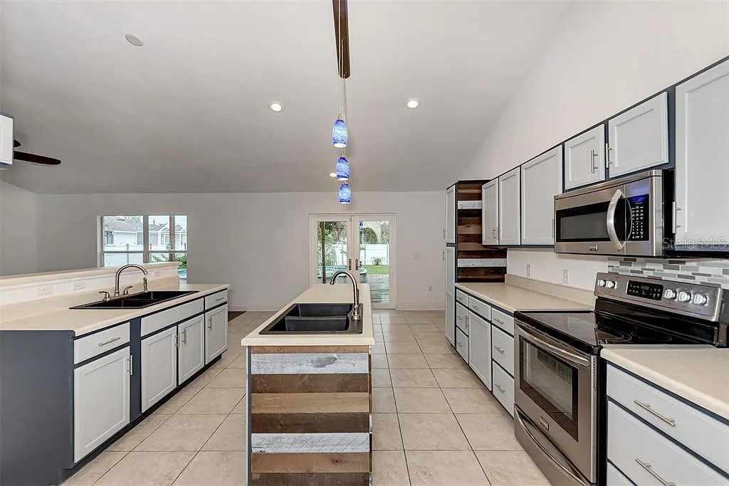 9295 MELODY CIR, PORT CHARLOTTE, FL, 33981