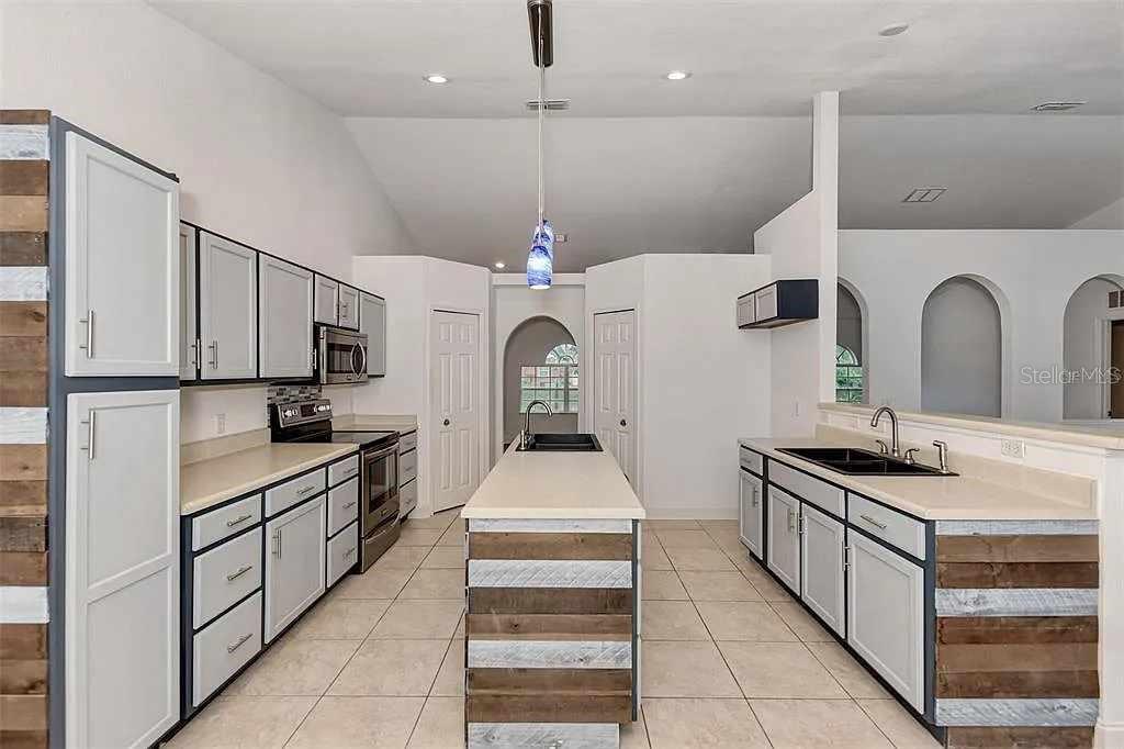9295 MELODY CIR, PORT CHARLOTTE, FL, 33981