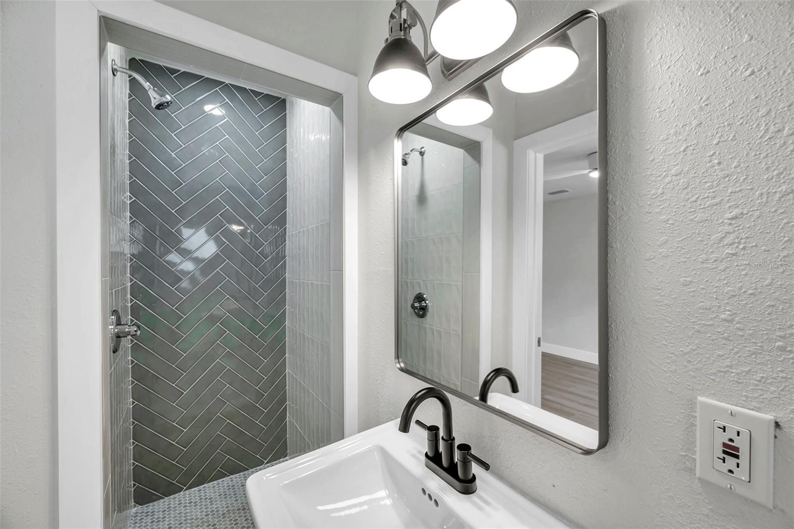 5833 DARTMOUTH AVE N, ST PETERSBURG, FL, 33710