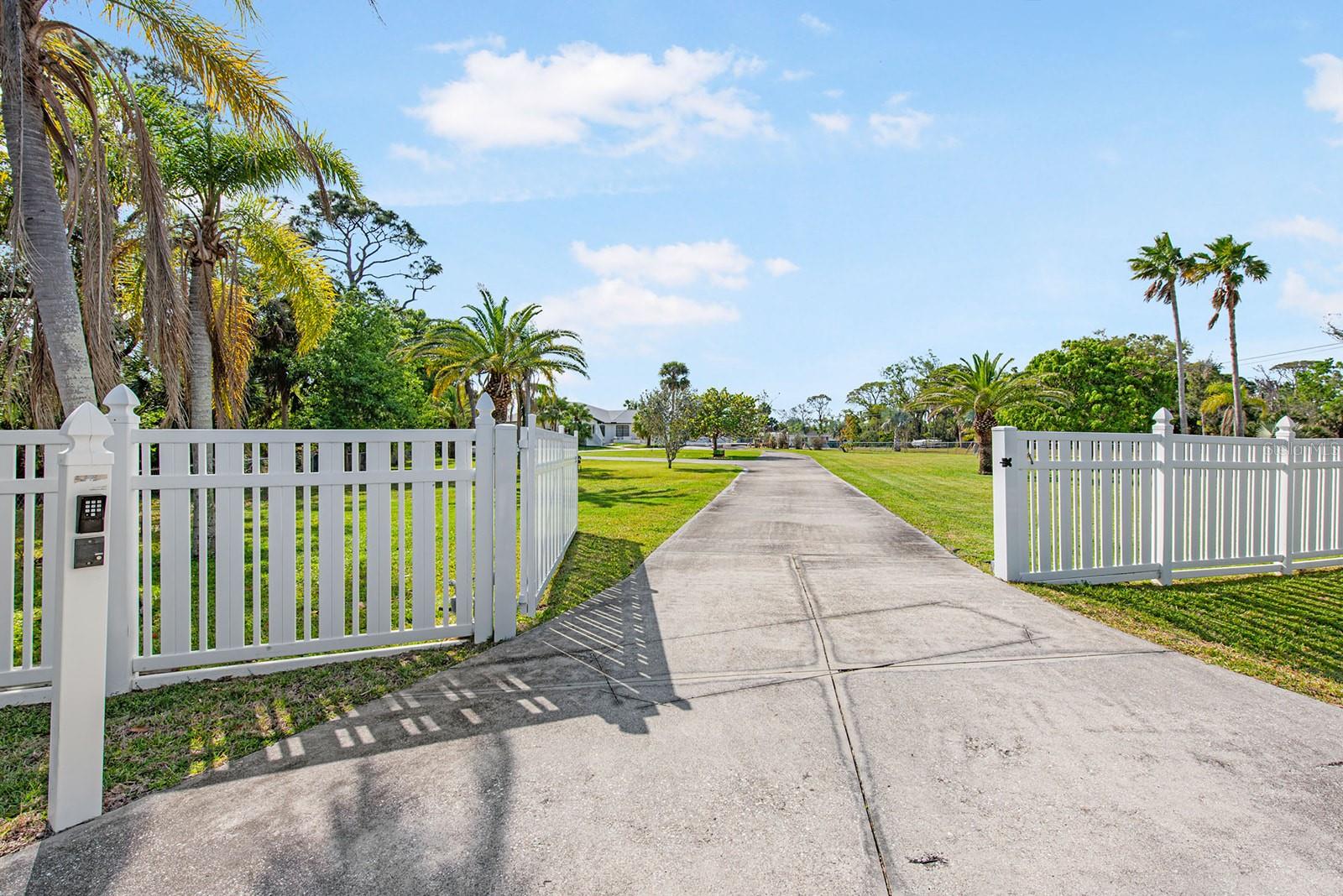 60 N OXFORD DR, ENGLEWOOD, FL, 34223