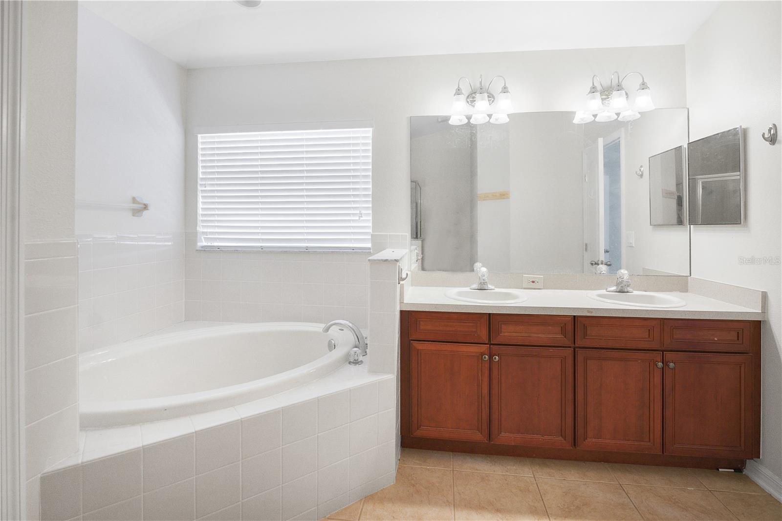 4042 LANGDRUM DR, WESLEY CHAPEL, FL, 33543