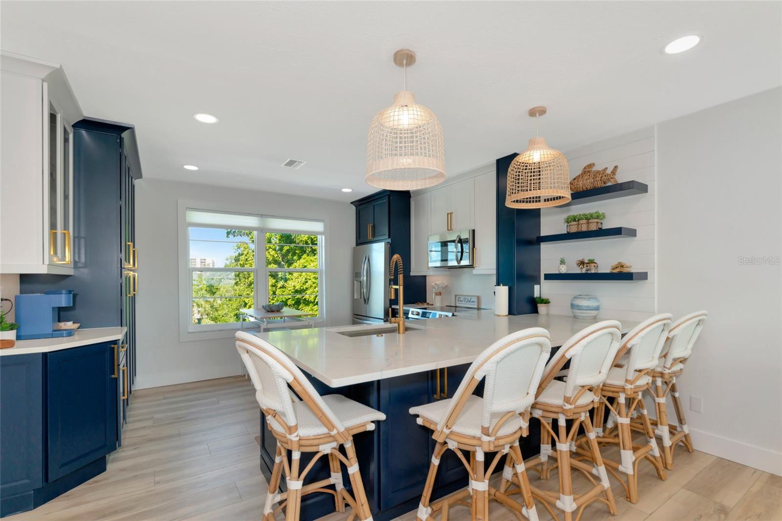 605 SUTTON PL #401-A, LONGBOAT KEY, FL, 34228