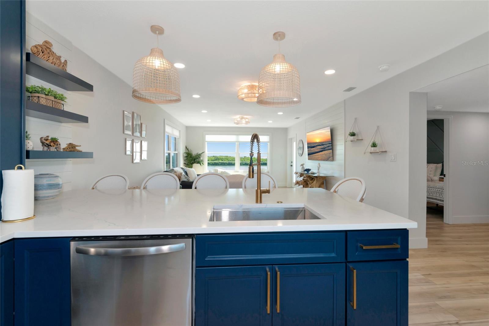 605 SUTTON PL #401-A, LONGBOAT KEY, FL, 34228