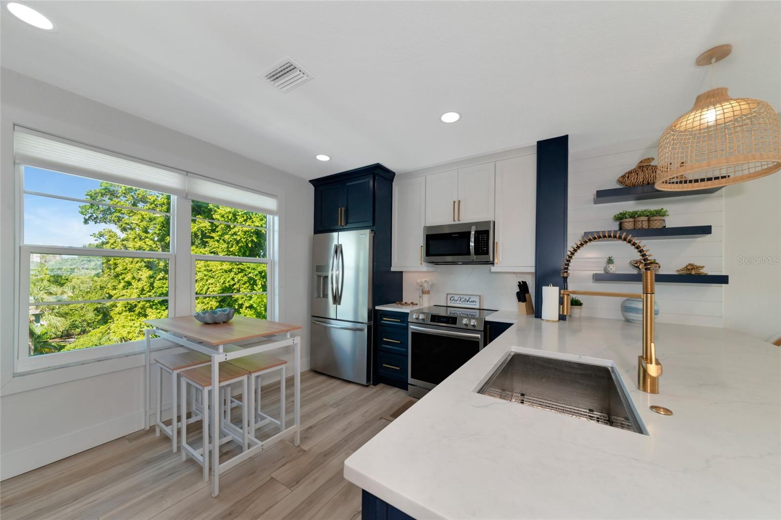 605 SUTTON PL #401-A, LONGBOAT KEY, FL, 34228