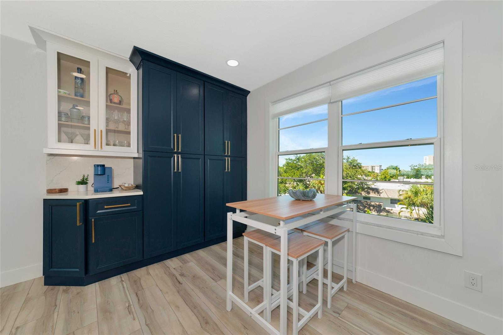 605 SUTTON PL #401-A, LONGBOAT KEY, FL, 34228