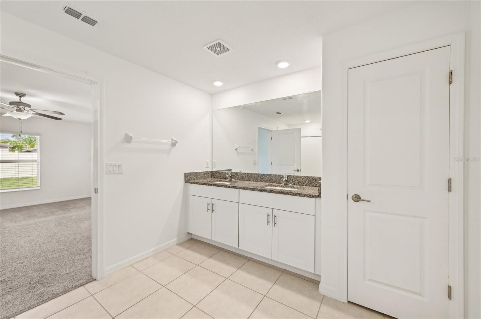15709 HUNTER SPRINGS PL, SUN CITY CENTER, FL, 33573