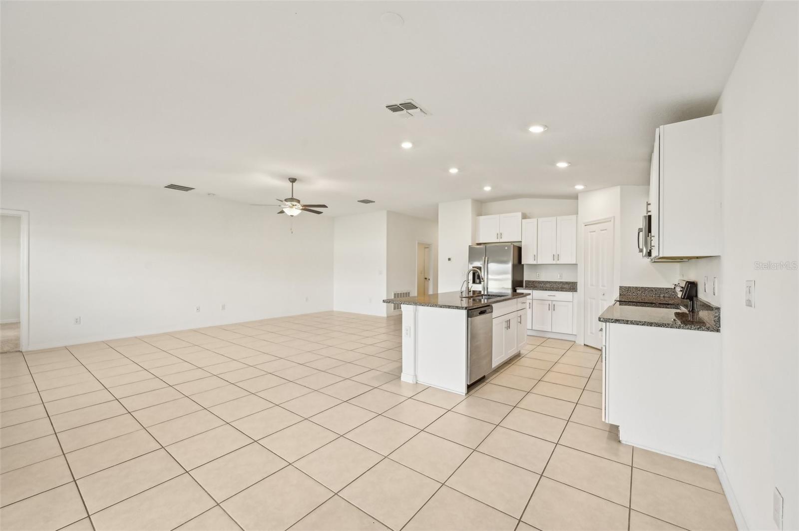 15709 HUNTER SPRINGS PL, SUN CITY CENTER, FL, 33573