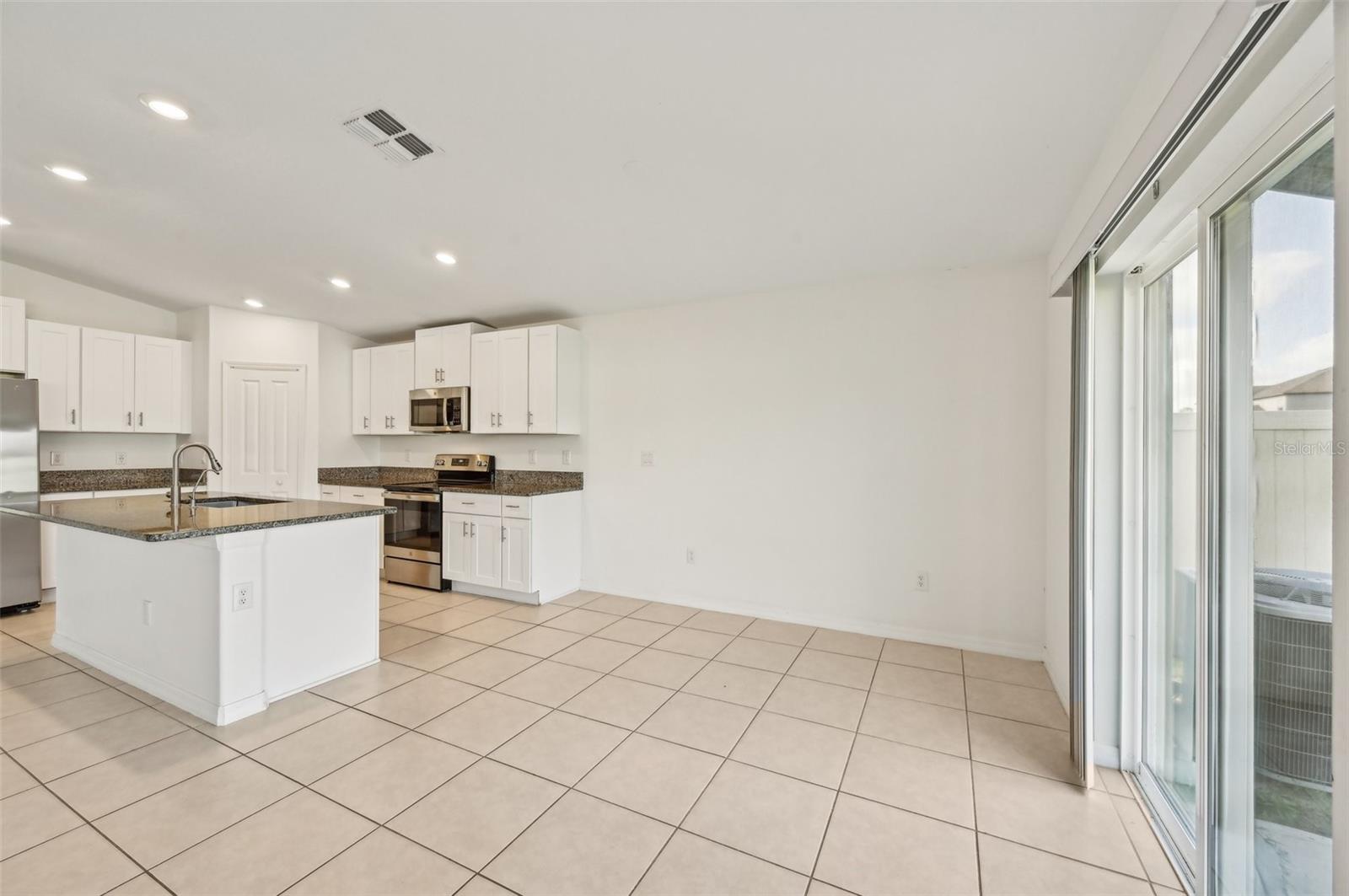 15709 HUNTER SPRINGS PL, SUN CITY CENTER, FL, 33573