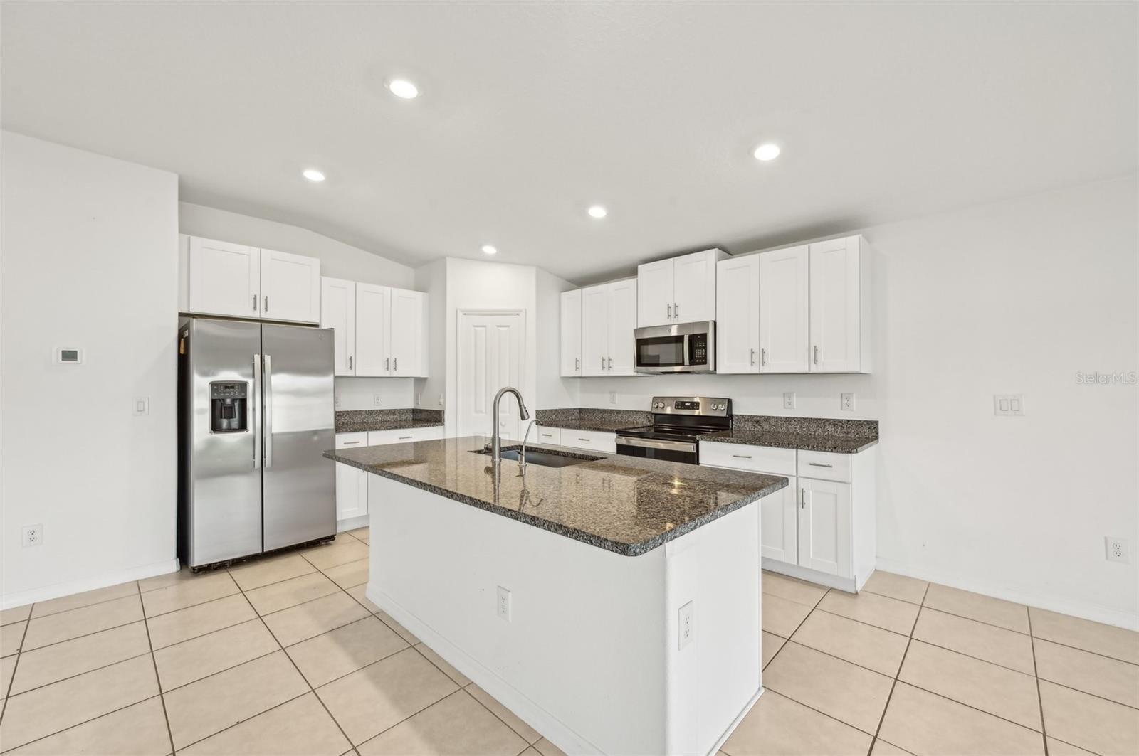 15709 HUNTER SPRINGS PL, SUN CITY CENTER, FL, 33573