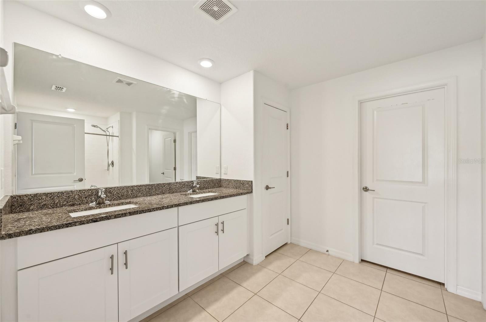 15709 HUNTER SPRINGS PL, SUN CITY CENTER, FL, 33573