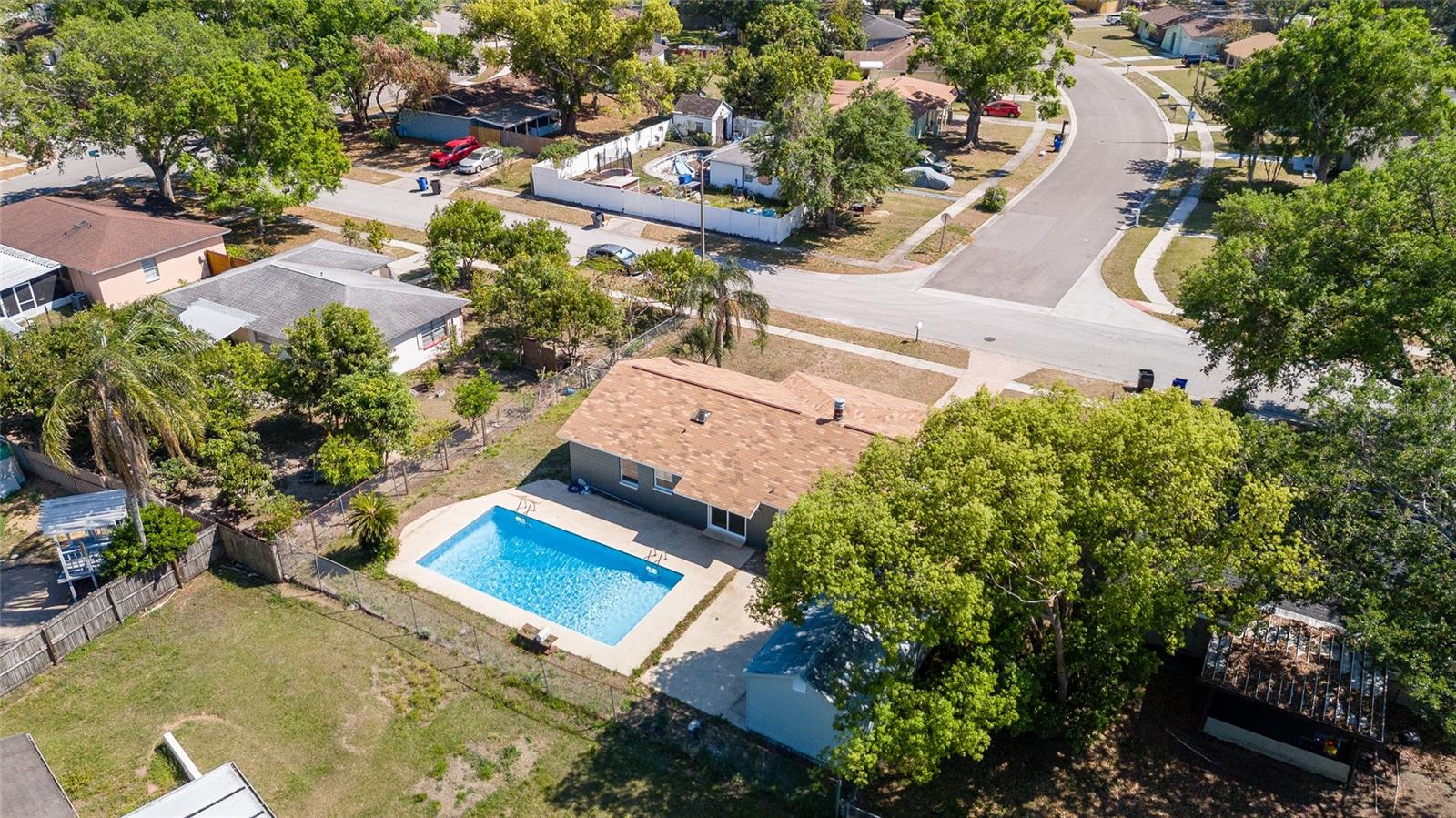 2104 VALLEYBROOK AVE, VALRICO, FL, 33594