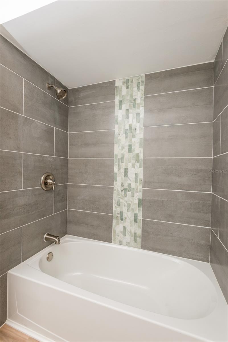 2104 VALLEYBROOK AVE, VALRICO, FL, 33594