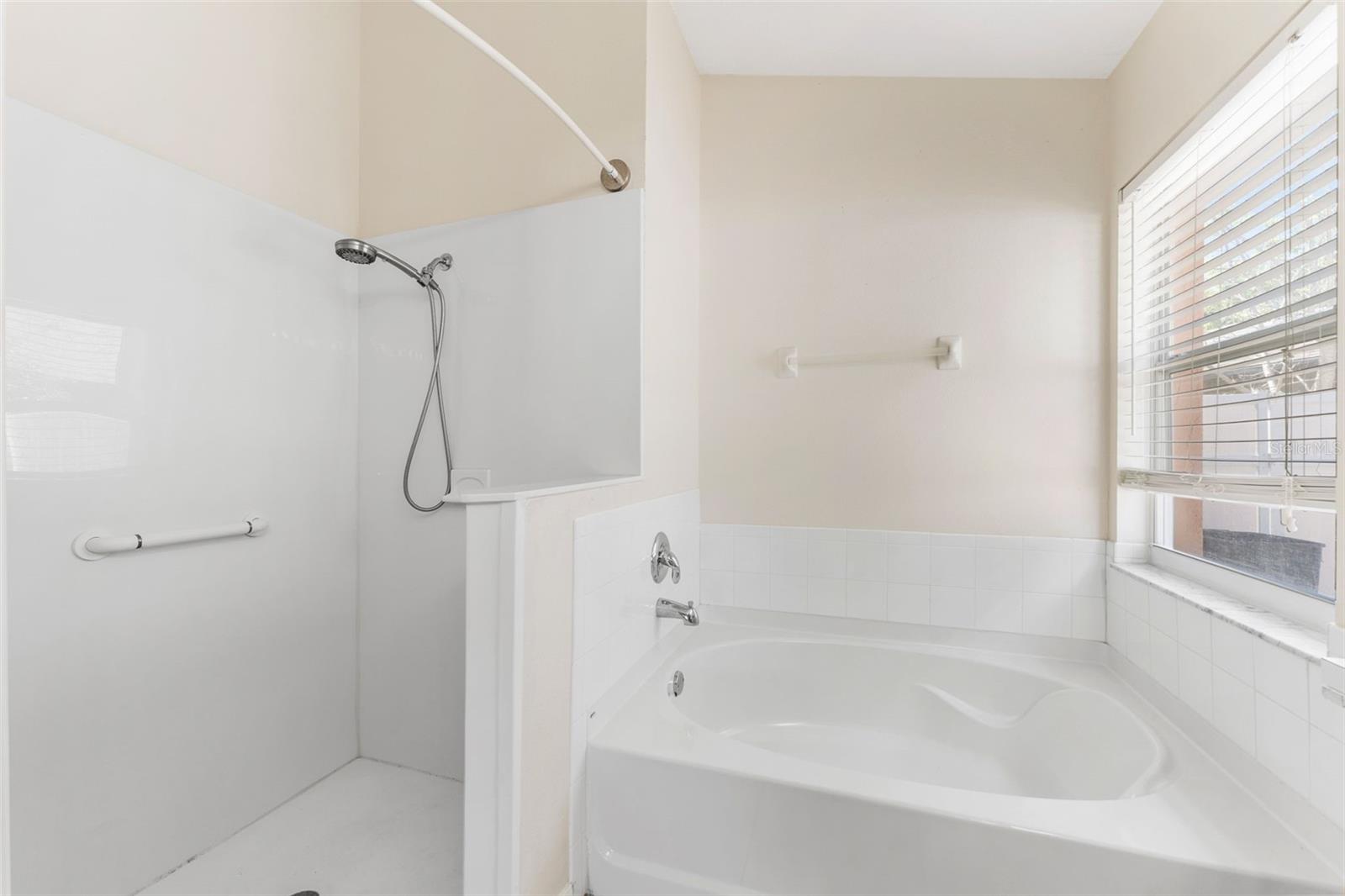 701 SOMERSTONE DR, VALRICO, FL, 33594