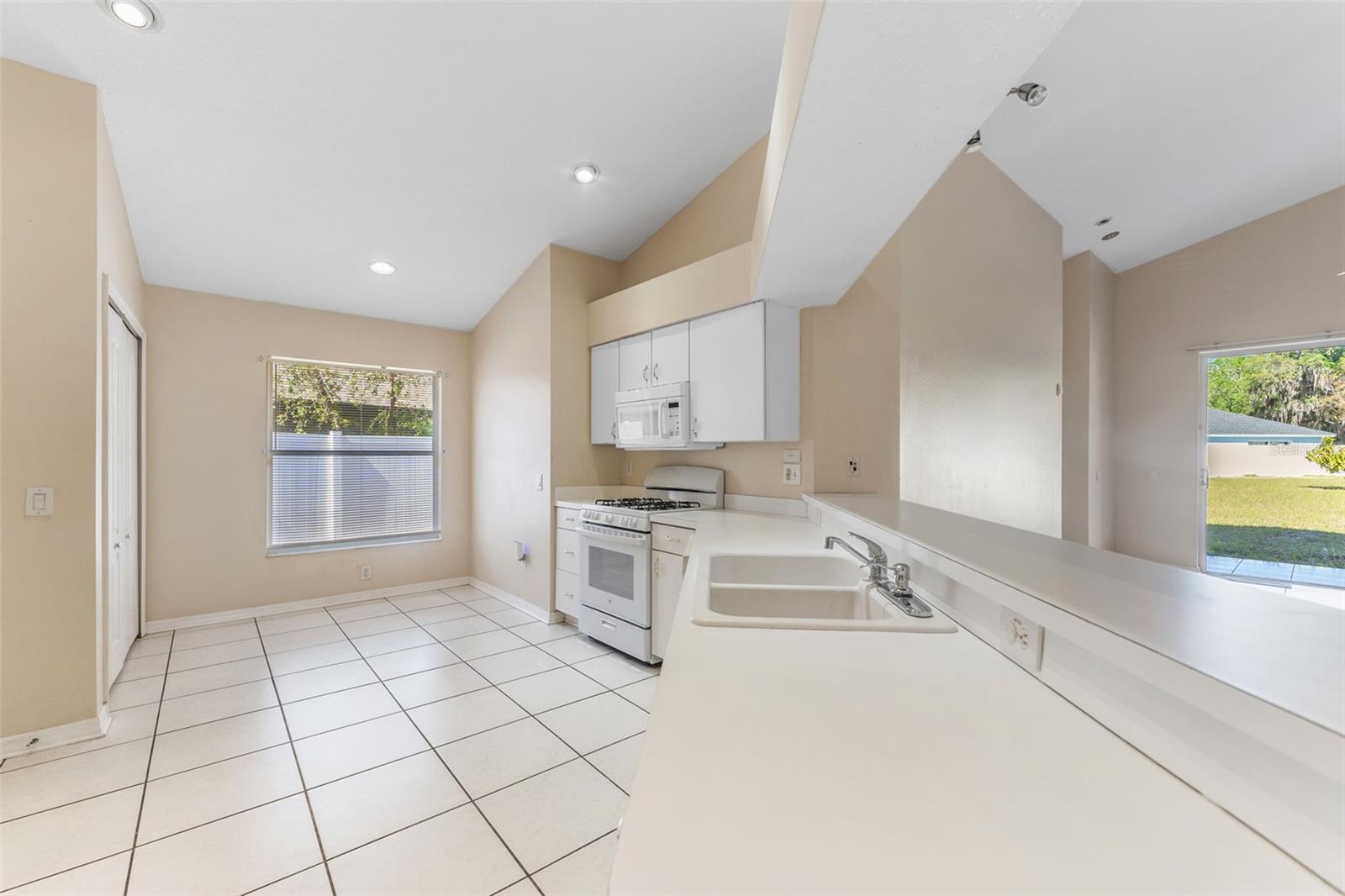 701 SOMERSTONE DR, VALRICO, FL, 33594