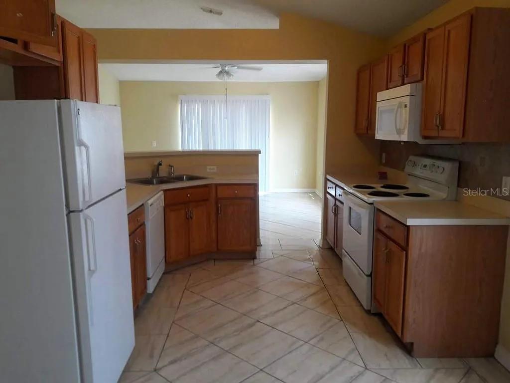 909 DERBYSHIRE DR, KISSIMMEE, FL, 34758