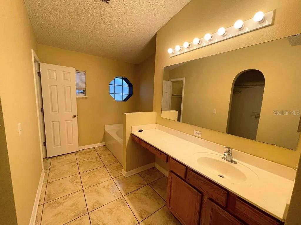 909 DERBYSHIRE DR, KISSIMMEE, FL, 34758