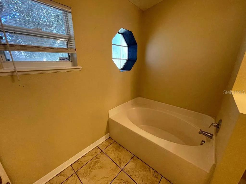 909 DERBYSHIRE DR, KISSIMMEE, FL, 34758