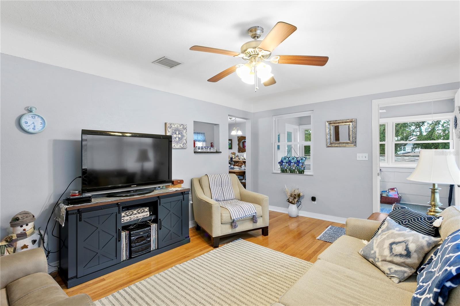 860 25TH AVE N, ST PETERSBURG, FL, 33704