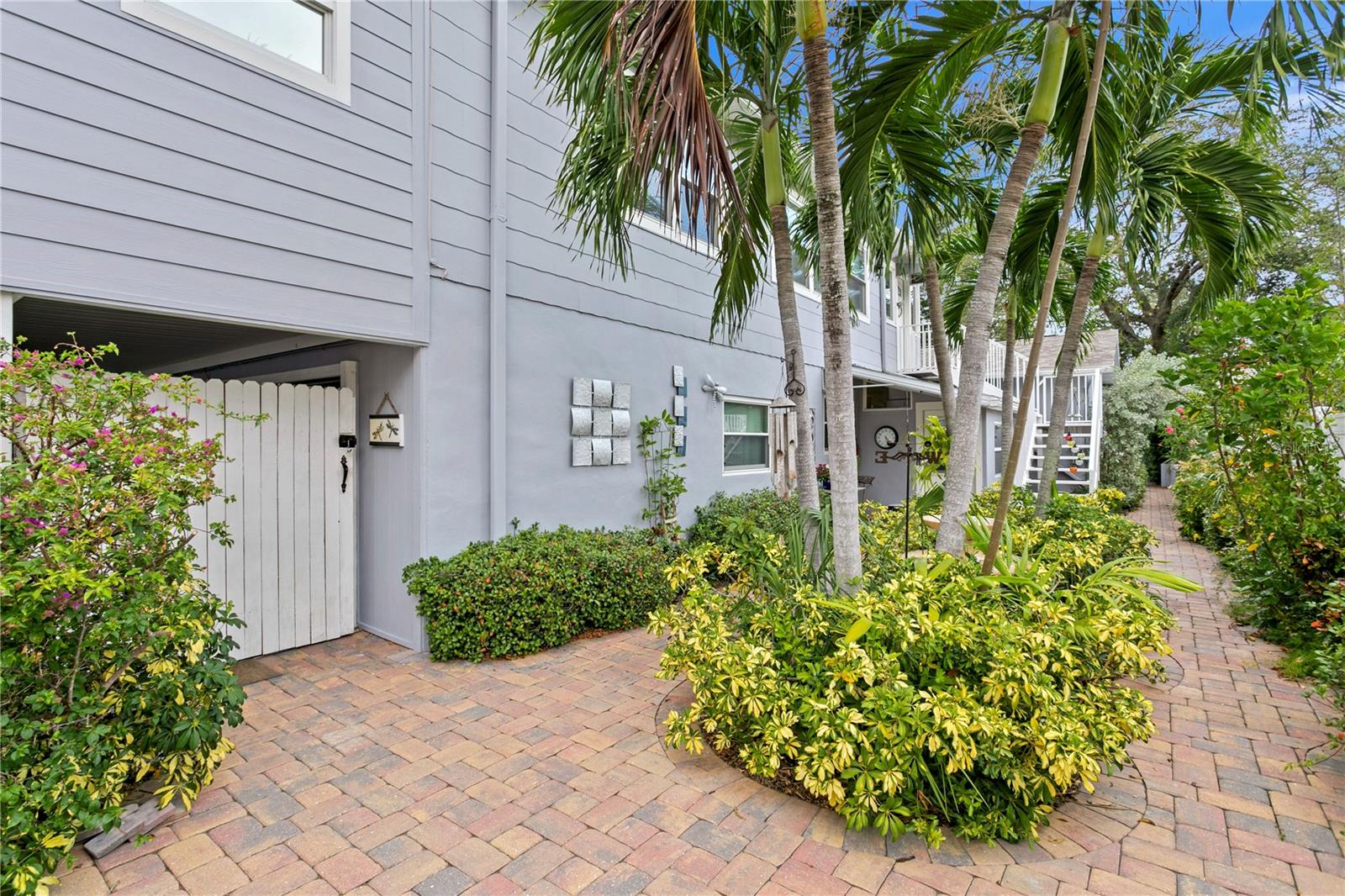860 25TH AVE N, ST PETERSBURG, FL, 33704
