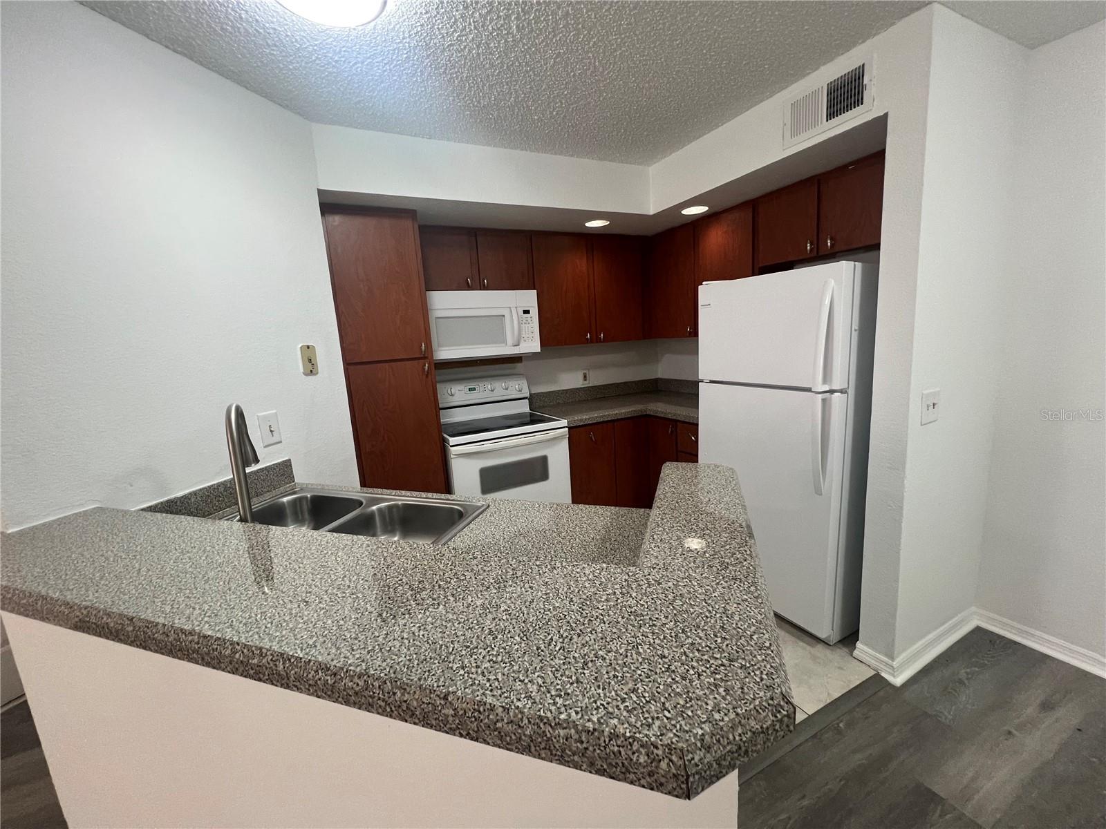 4528 COMMANDER DR #2024, ORLANDO, FL, 32822