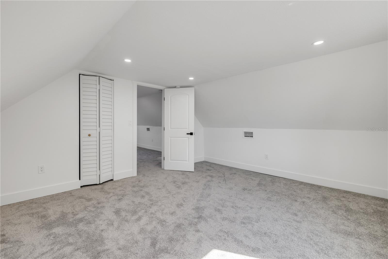 182 HOWES ST, OAK HILL, FL, 32759