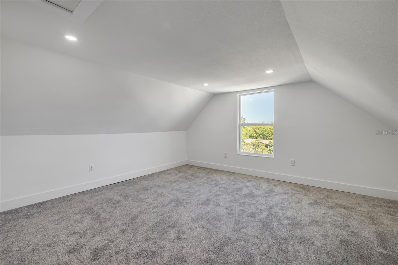182 HOWES ST, OAK HILL, FL, 32759