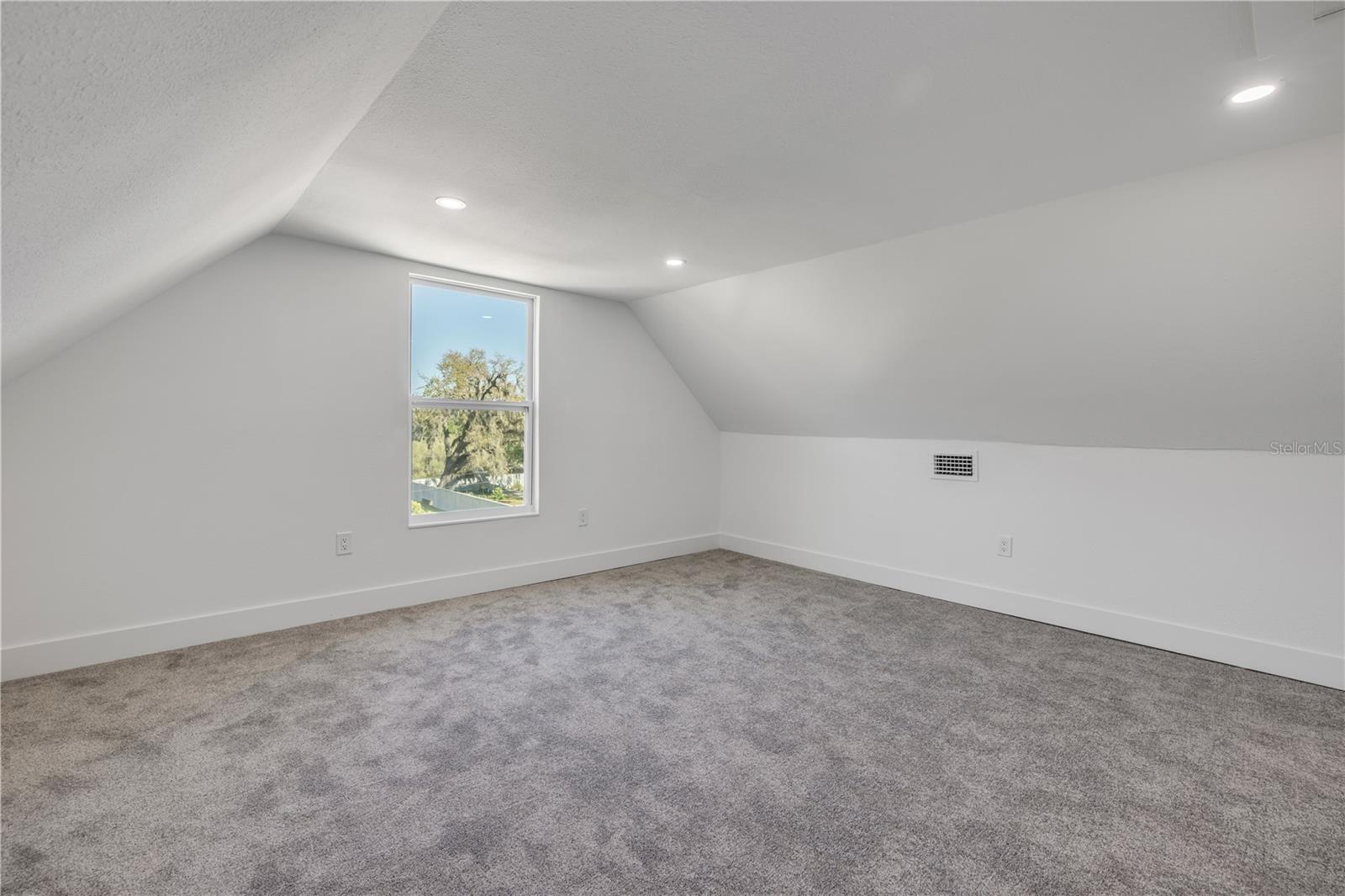 182 HOWES ST, OAK HILL, FL, 32759