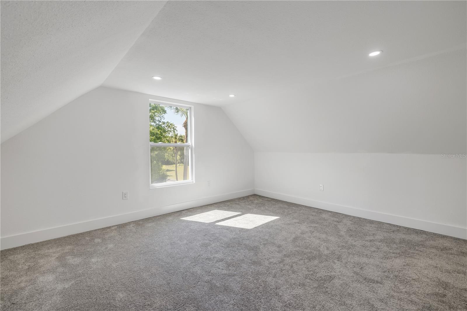 182 HOWES ST, OAK HILL, FL, 32759