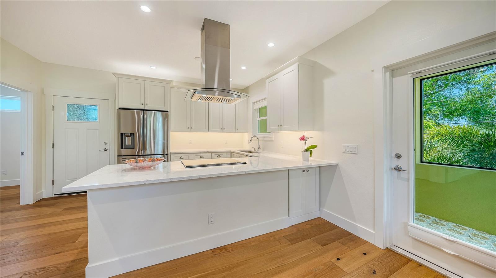 2739A TEMPLE ST, SARASOTA, FL, 34239