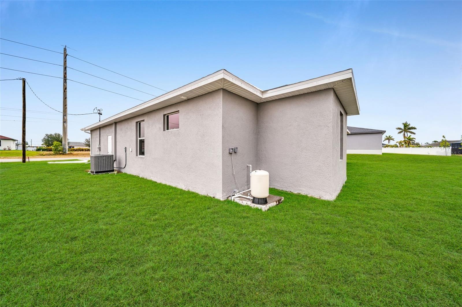 1846 DIPLOMAT PKWY W, CAPE CORAL, FL, 33993