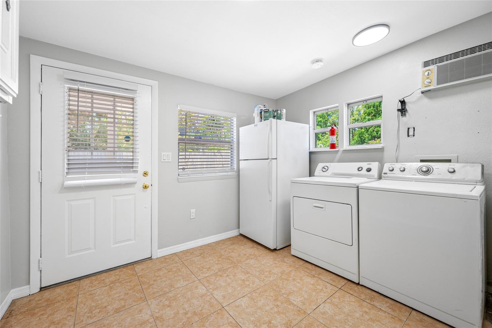 7250 12TH ST N, ST PETERSBURG, FL, 33702