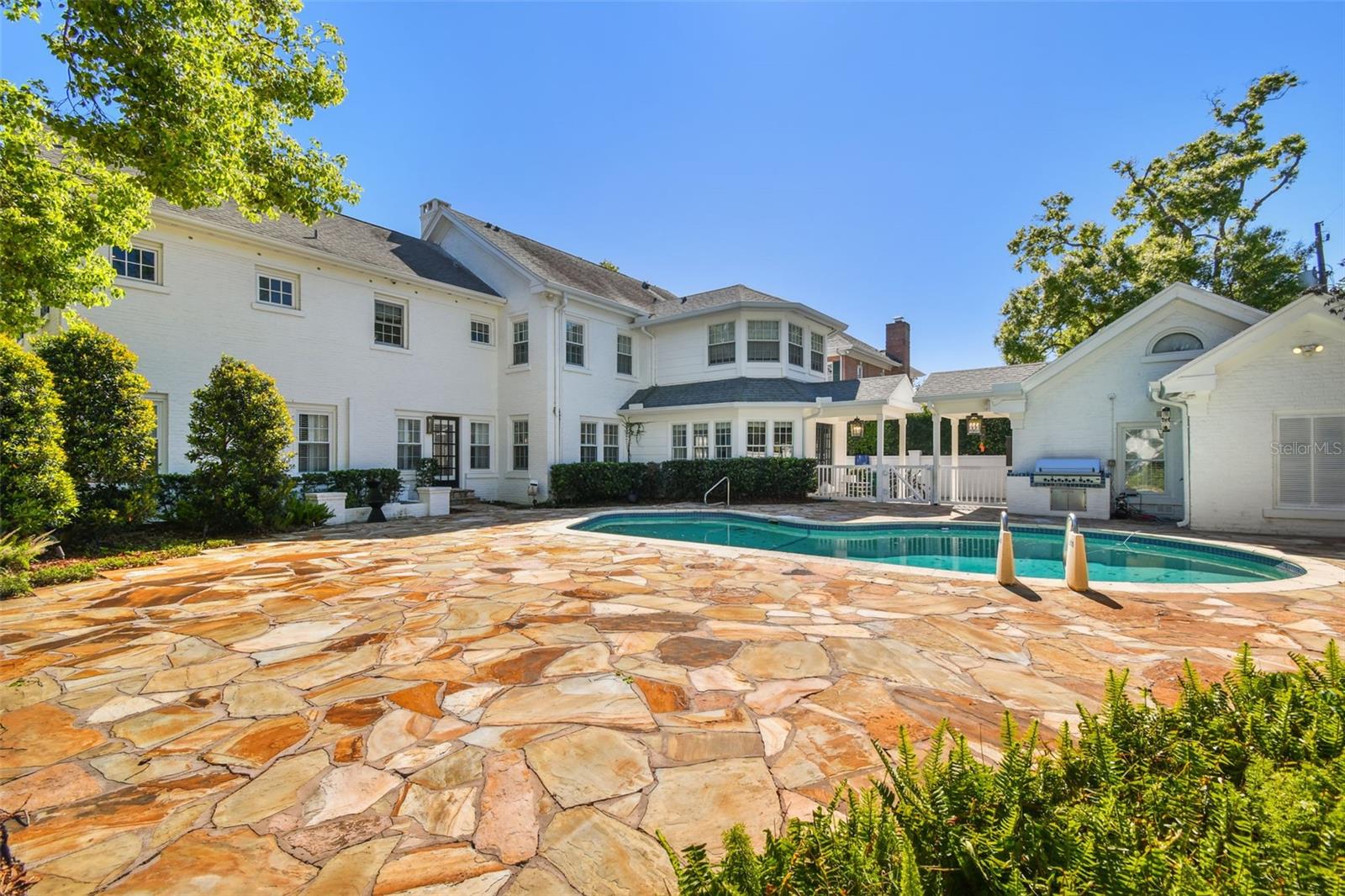 TB8367637 Property Photo