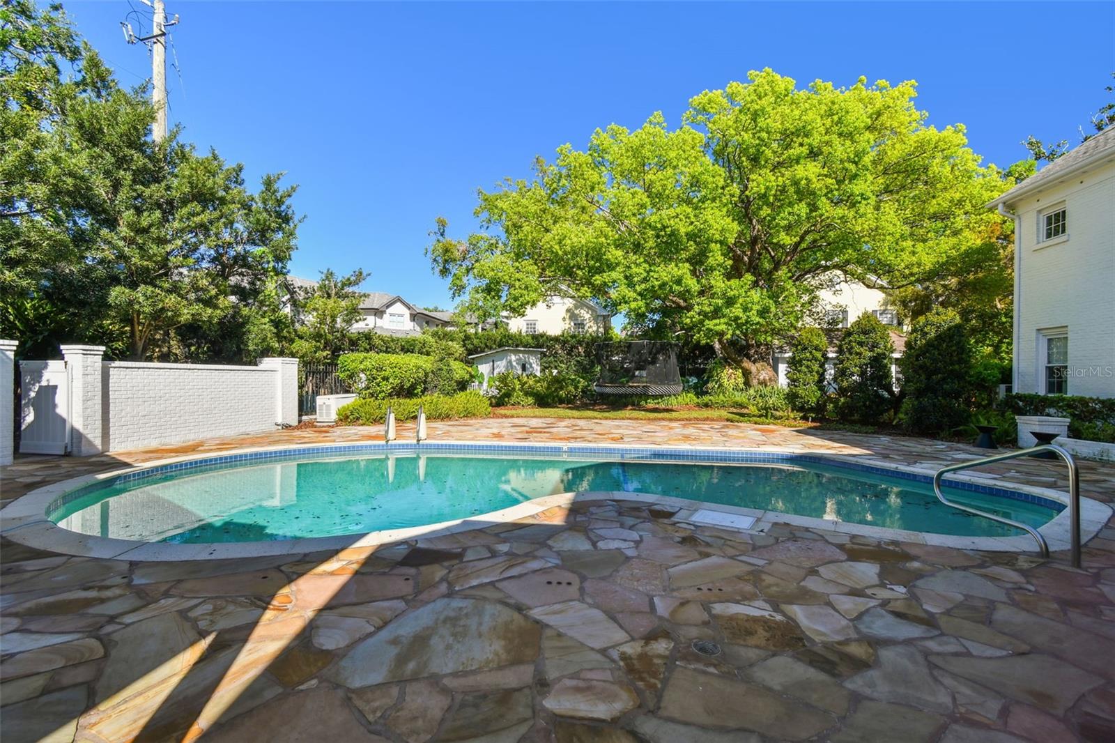 TB8367637 Property Photo