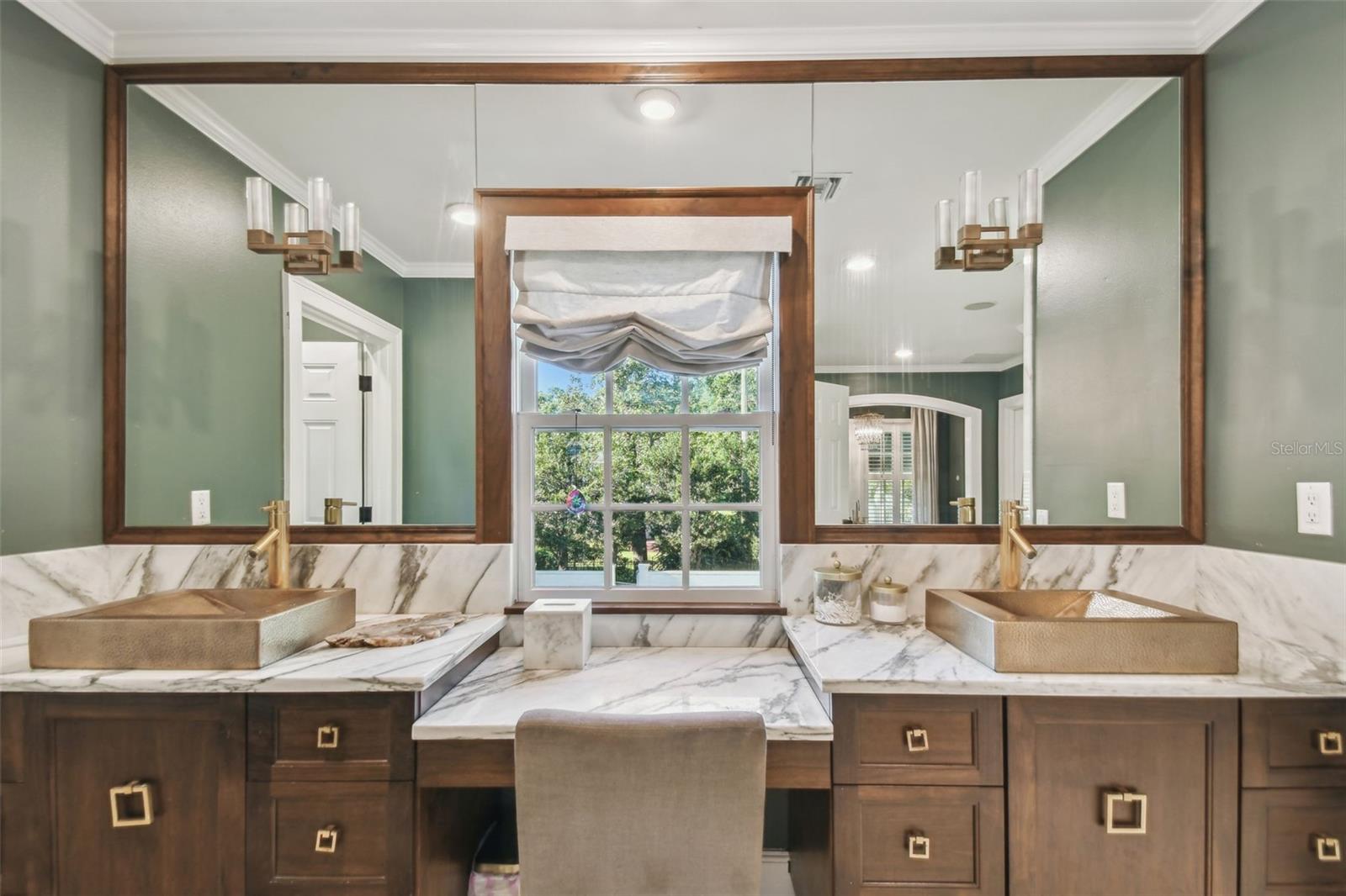 TB8367637 Property Photo