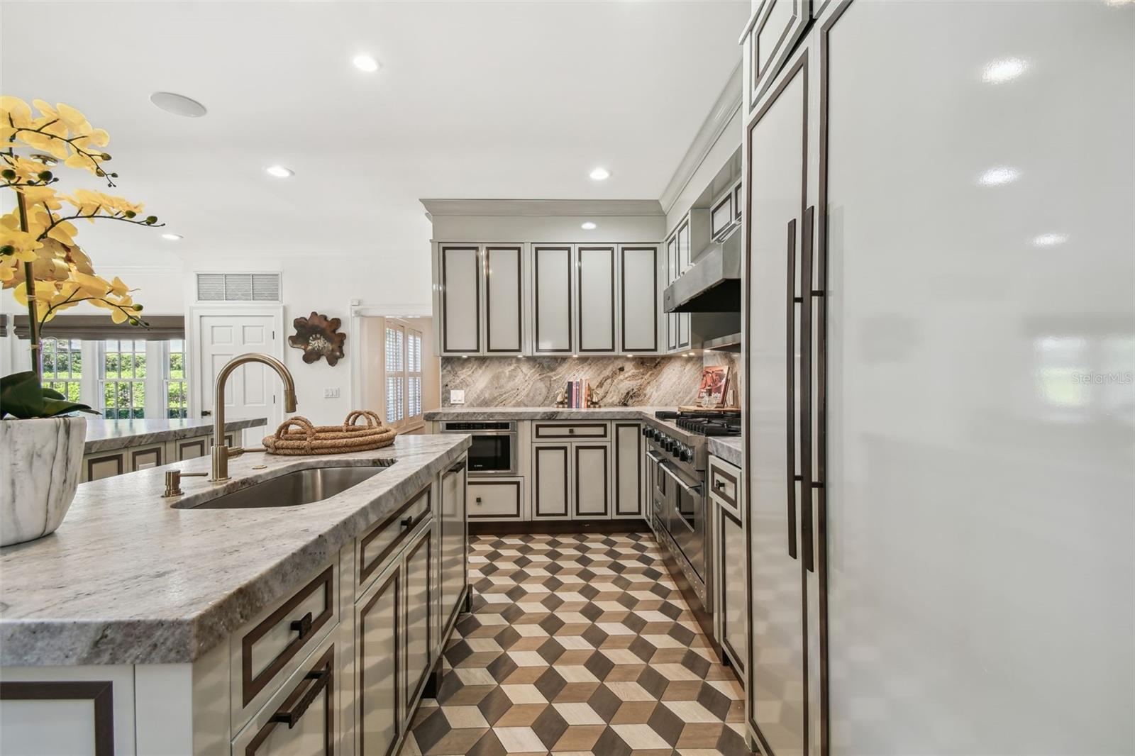 TB8367637 Property Photo