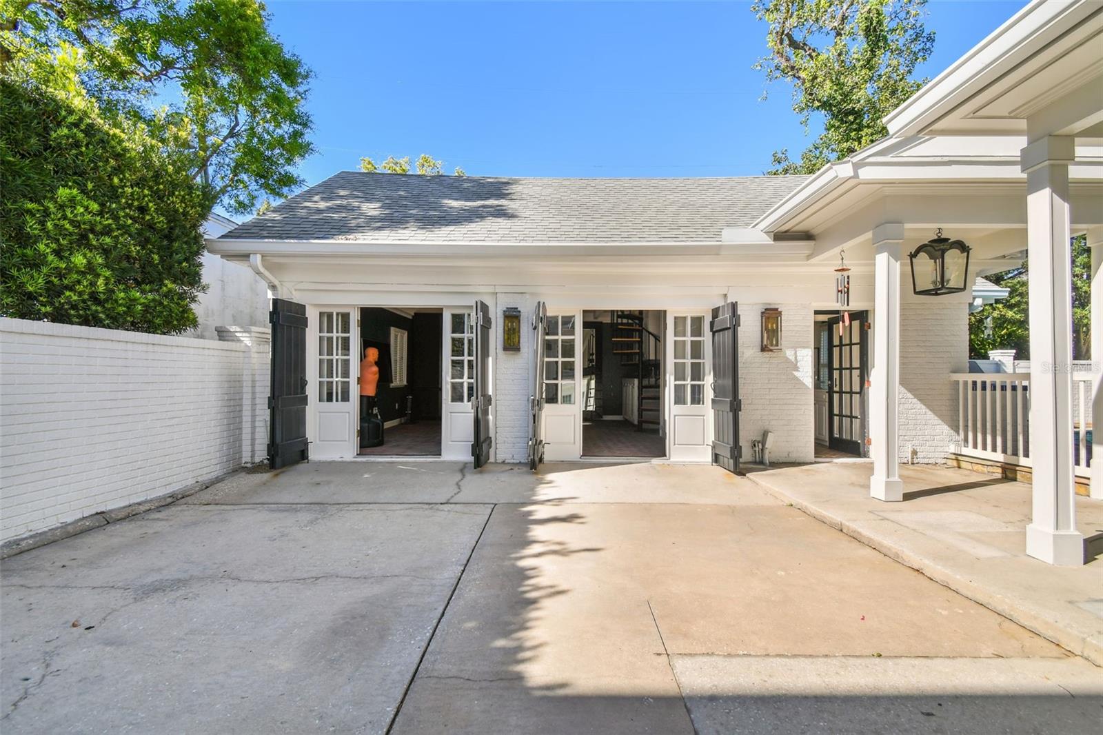 TB8367637 Property Photo