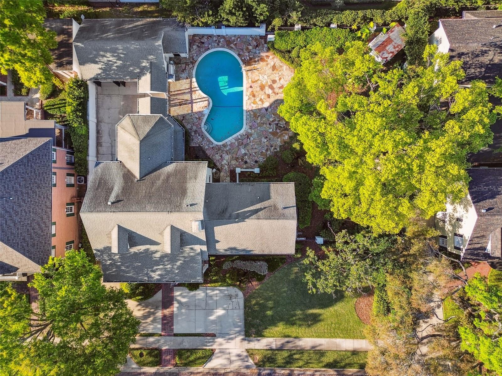 TB8367637 Property Photo