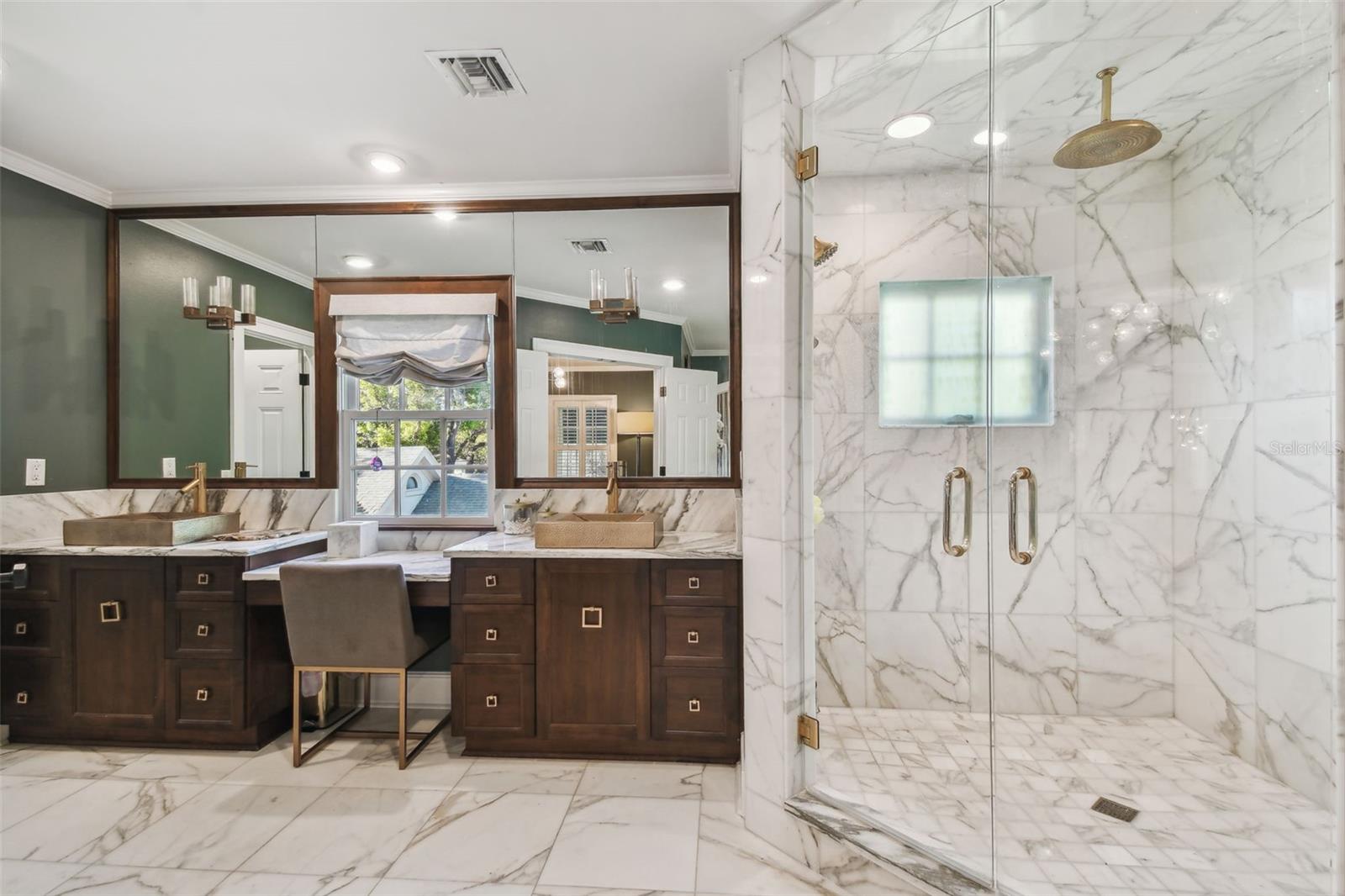 TB8367637 Property Photo