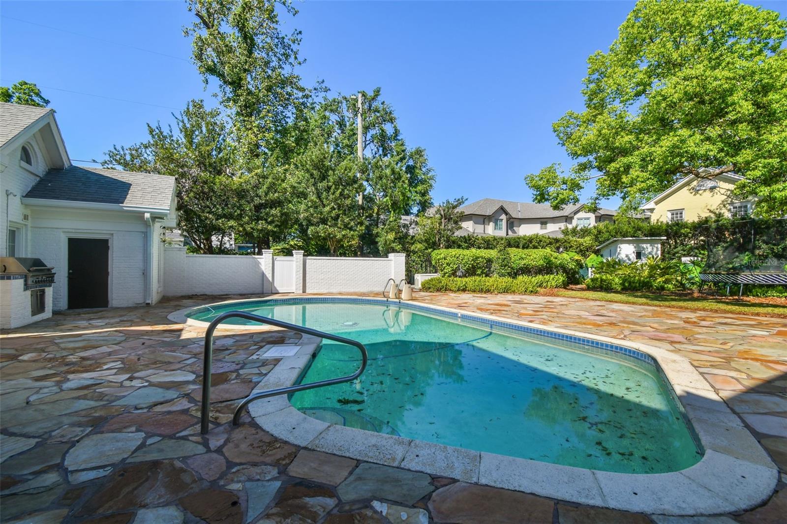 TB8367637 Property Photo